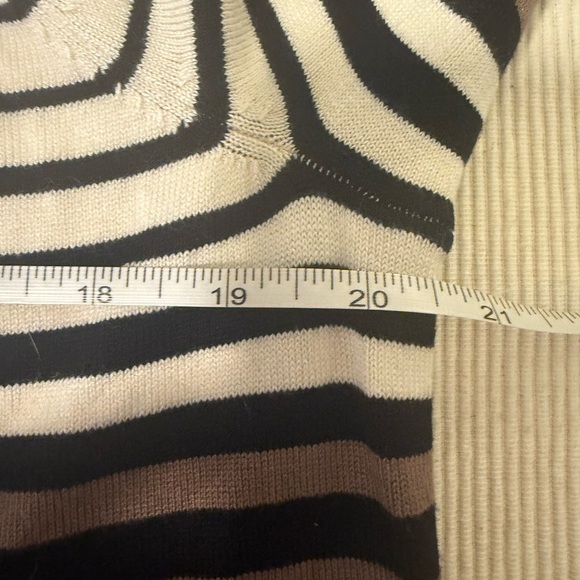 Women’s Striped Crewneck Sweater Black Tan Beige Long Sleeve Size M - Picture 3 of 6